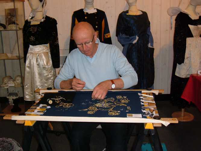 Cours broderie par Paul